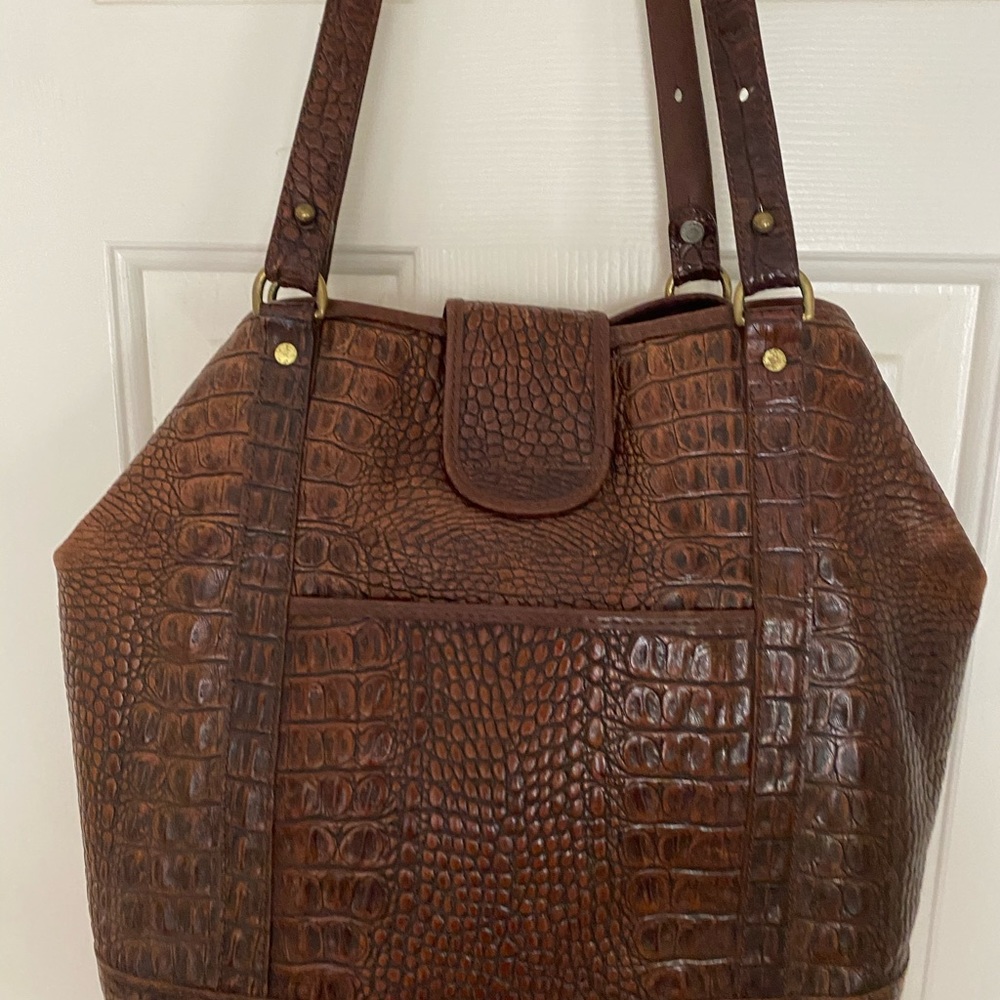 BRAHMIN BAG W/adjustable strap. Very good cond. - Picture 4 of 11